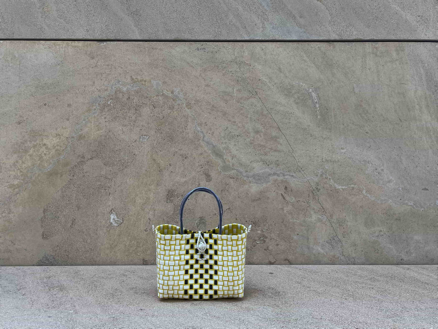 The Graph - Yellow & Black & White