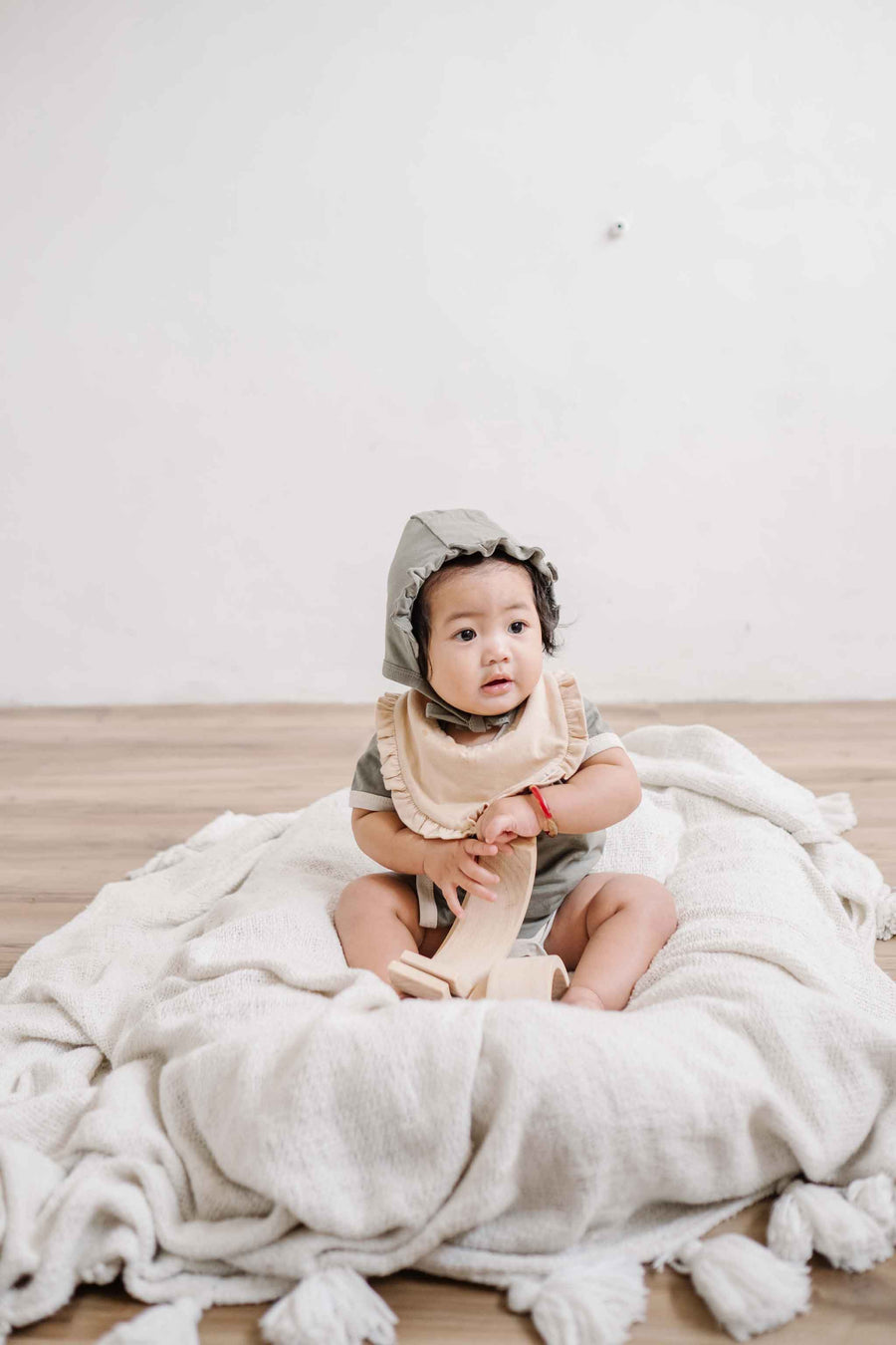 Beetle Baby Ruffle Bonnet