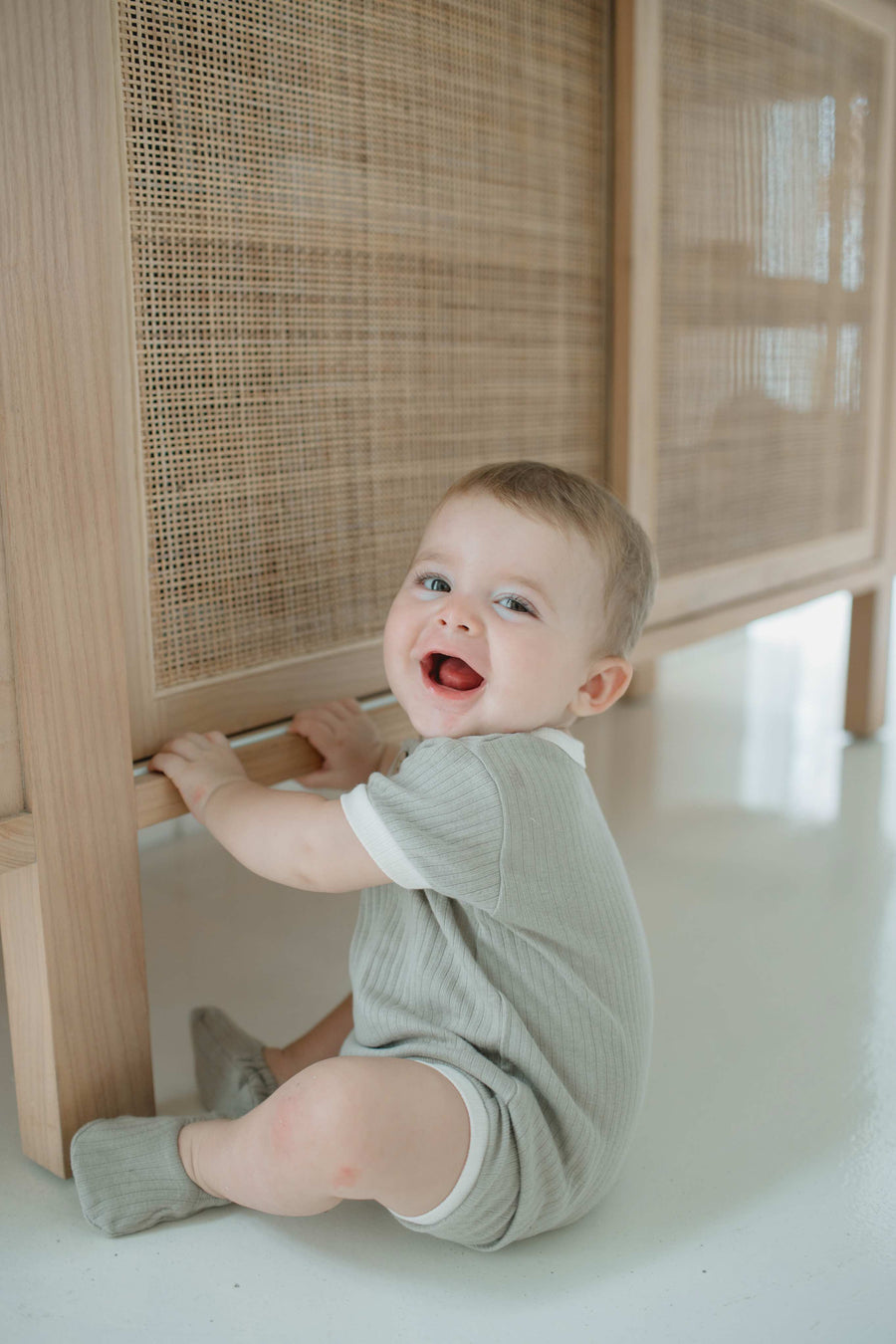 SMOKE - SMALL CARDBOARD  - UNISEX (Size 0-6 months)