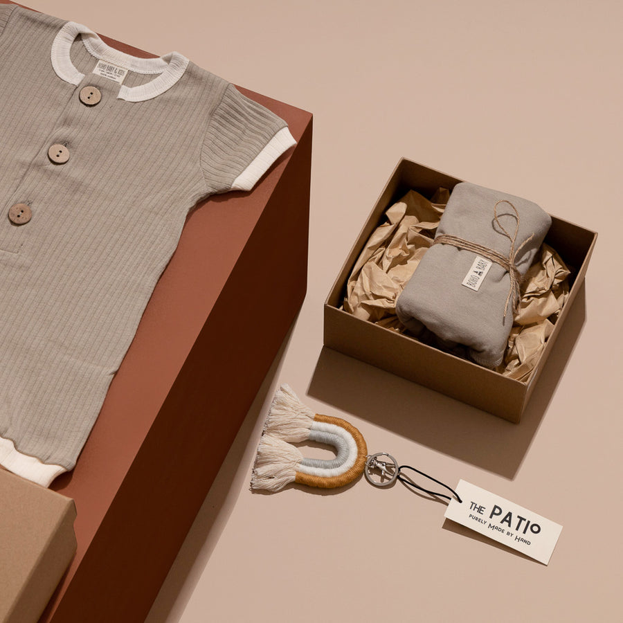 SMOKE - SMALL CARDBOARD  - UNISEX (Size 0-6 months)